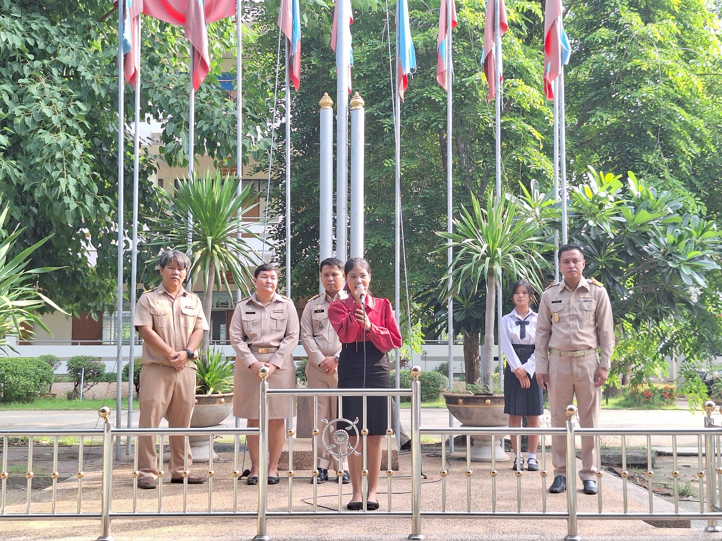 LINE_ALBUM_phx.txnrab peid phakh reiyn 1_2568 laea naeana khru him_250520_10.jpg